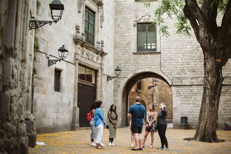 Barcelona Tapas Verkostungstour Durch Das Gotische Viertel GetYourGuide