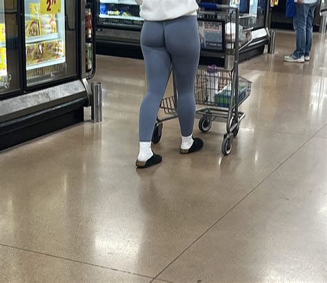 Blonde Shopping With Tight Blue Leggings Part Spandex Leggings Yoga Pants Forum