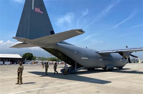 Un avion d essai de l armée américaine atterrit à Port au Prince en vue