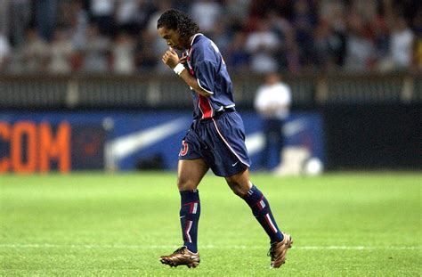 El noble gesto de Ronaldinho en el PSG que terminó en fiesta con mujeres