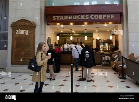 Starbucks Storefront Hi Res Stock Photography And Images Alamy