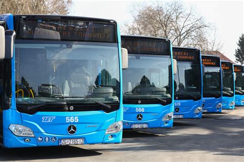 Slobodna Dalmacija Zet Ov Autobus Naletio Na Pje Akinju Na