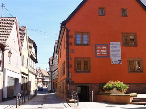 Pfaffenhoffen son Musée de lImage Populaire et sa synagogue Société