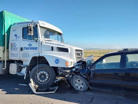 Fuerte Choque Frontal Entre Un Camión Y Una Camioneta 5 Heridos Lu