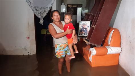 Após Fortes Chuvas Rio Transborda E Ruas E Casas Ficam Alagadas Em