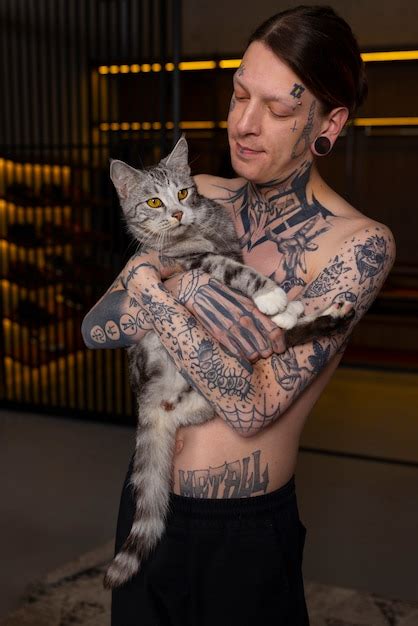 Free Photo Medium Shot Man Holding Cat