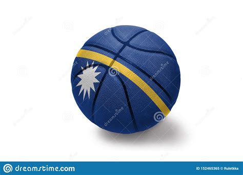 Bola Del Baloncesto Con La Bandera Nacional De Nauru En El Fondo Blanco