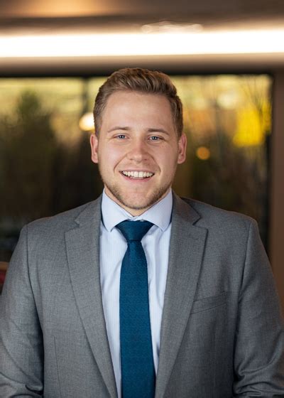 Photo Of Associate Wealth Management Advisor Austin Kunzler