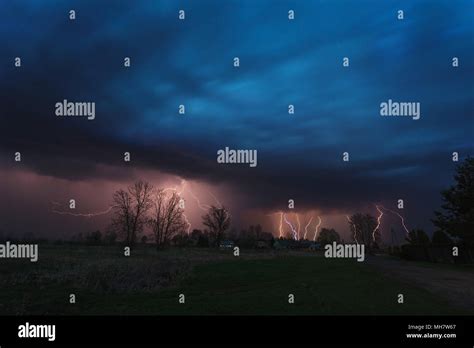 Lightning Strikes High Resolution Stock Photography And Images Alamy