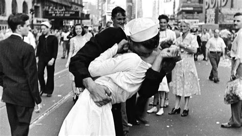 D A Internacional Del Beso Robado Por Qu Se Celebra El De Julio