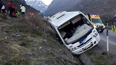 Al menos nueve heridos dejó el volcamiento de un minibus en Los Andes