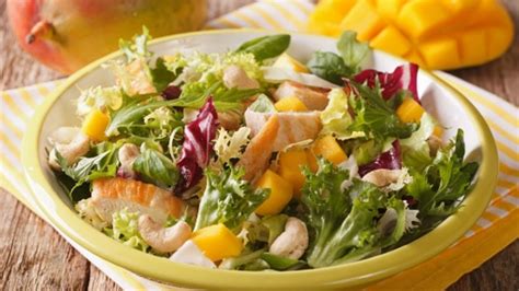 Cena Saludable Ensalada De Pollo Y Mango Disfruta De Un Rico Platillo