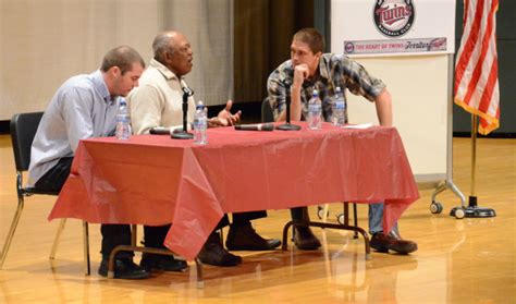 Northfield Areas Thielbar Minnesota Twins Caravan Stops At Northfield