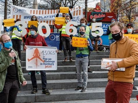 Fahrradclub Bergibt Petition F R Mehr Radwege In Hamburg