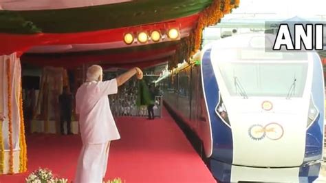 Pm Modi Flags Off Vande Bharat Train Inaugurates Water Metro Project