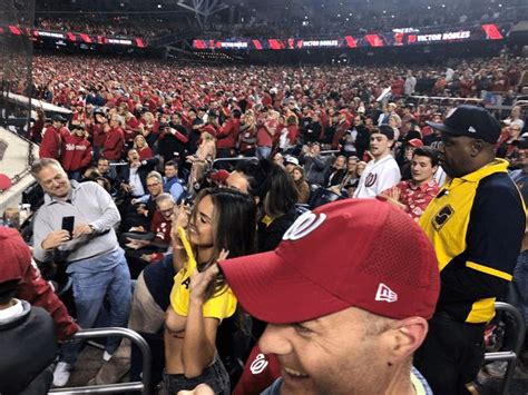 Julia Rose Flashing An Entire Stadium During The World Series Scrolller