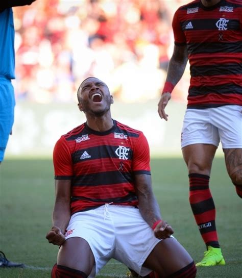 Vitinho Abre Alas Rumo Ao Time Titular Do Flamengo Flamengo O Dia