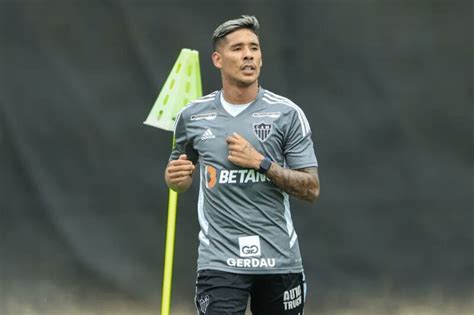 Zaracho Rompe Ligamentos Sofre Fratura No Tornozelo E Vira Desfalque