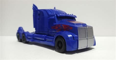 Optimus Prime transformers toy collectible, Hobbies & Toys, Toys ...