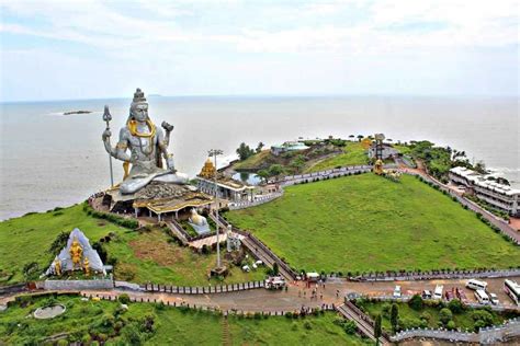 Murudeshwar Temple Karnataka | Tale of 2 Backpackers