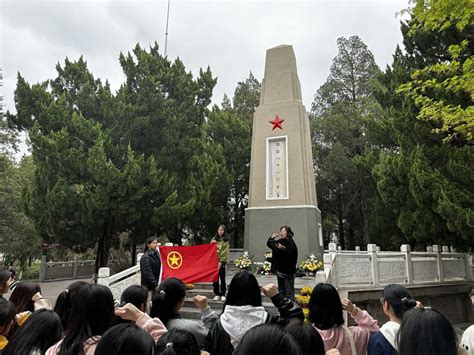 缅怀革命先烈 弘扬铁军精神 赓续红色基因护理与助产学院组织社区学生赴刘老庄八十二烈士陵园开展研学活动 江苏护理职业学院