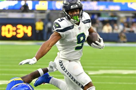 Kenneth Walker Injury Update Latest News For Seahawks Rb In Week 17 Draftkings Nation