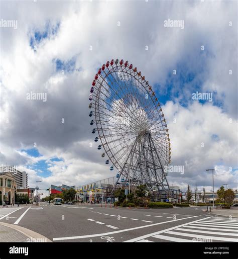 A Panorama Picture Of The Tempozan Giant Ferris Wheel Stock Photo Alamy