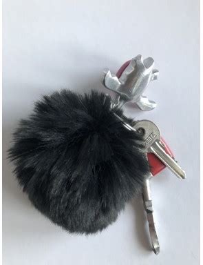 Magnifique porte clé pompon en fausse fourrure vegan toute douce ALINE