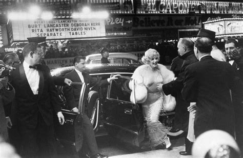 Candid Photos Of Marilyn Monroe At The Premiere Of Some Like It Hot At The Lowes Capital