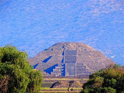 M Xico Teotihuac N Paso Elevado De Los Muertos Pir Mide Del Sol Y