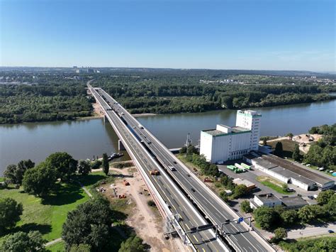 Fertig Schiersteiner Brücke mit großem Tam Tam eingeweiht und ab