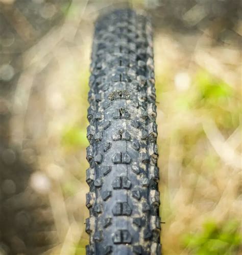Review: Maxxis Ikon 26x2.35 Tyres | More Dirt