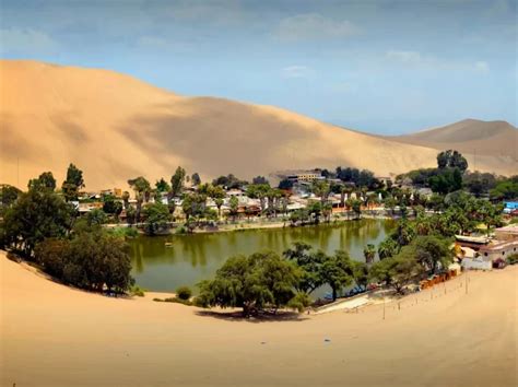 La Laguna De Huacachina Un Oasis En El Desierto De Ica