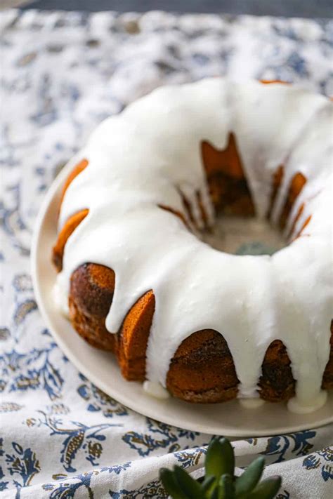 Easy Cinnamon Roll Bundt Cake The Baking ChocolaTess