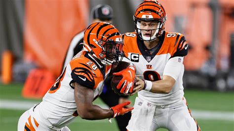 Bengals' Joe Burrow fires first career TD pass, gets LeBron James ...