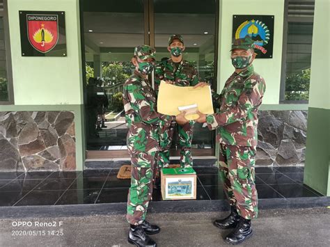 Dandim Surakarta Berikan Bingkisan Dan Thr Kepada Prajurit Dan Pns