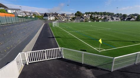 Transformation D Un Terrain De Football En Pelouse Naturelle Sport