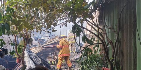 Gigantesco Incendio Arrasa Cuatro Casas Diario La Tribuna