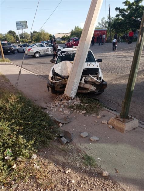 Conductor choca contra poste y se retira del lugar en Gómez Palacio