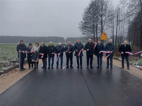 Uroczyste otwarcie drogi powiatowej Samorządowcy jakoś zmieścili się