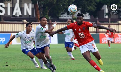 Moment Pertandingan Pegadaian Liga Antara Malut United Fc Vs Psim