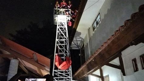 Awal Mula Penemuan Mayat Dalam Toren Di Tangsel Warga Air Berbusa Dan