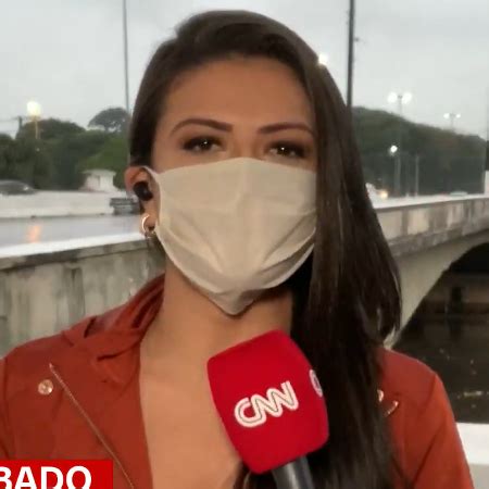 Rep Rter Da Cnn Assaltada Ao Vivo Por Homem Faca E Perde