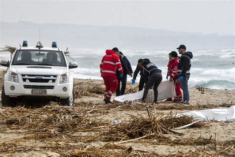 Migra Es Sobe Para N Mero De Mortos Em Naufr Gio No Sul Da It Lia