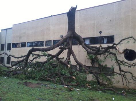 25 Unbelievable Pictures Of The Tornadoes That Hit The Dallasfort