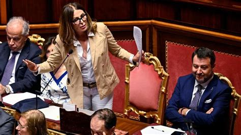 Daniela Santanch Rinviata A Giudizio Con L Accusa Di Truffa Ai Danni