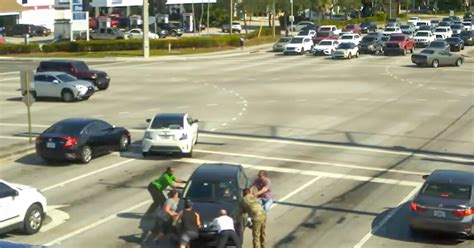 Good Samaritans Rushed Into Traffic To Save Driver Video Shows The