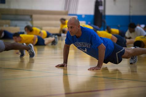 Mma Fighters Tour Scott And Workout With Airmen Scott Air Force Base