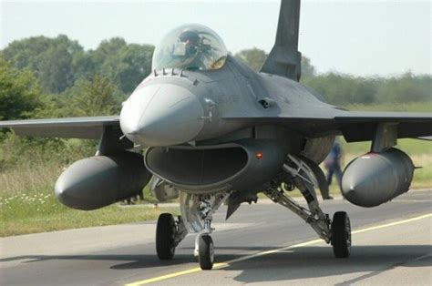 Aerospaceweb Org Ask Us F 16 IFF Bird Slicer Antennas