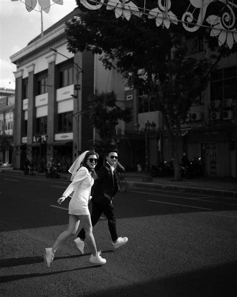 Prewedding Berkonsep Streetstyle Wedding Photoshoot Props Prenuptial